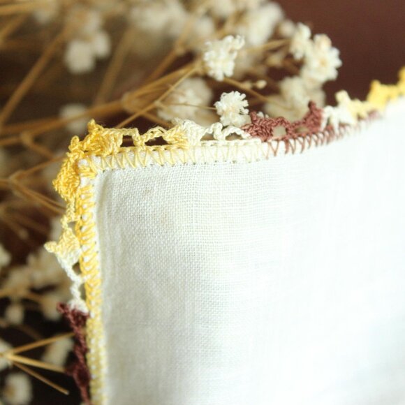 Vintage 1960s Handkerchief, Crochet Butterfly And Pale Yellow Linen Hankie - Picture 4 of 10